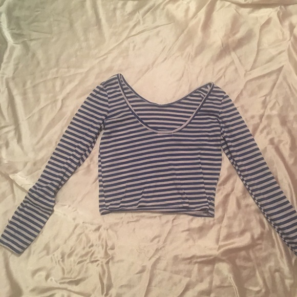 cropped long sleeve - Picture 3 of 3